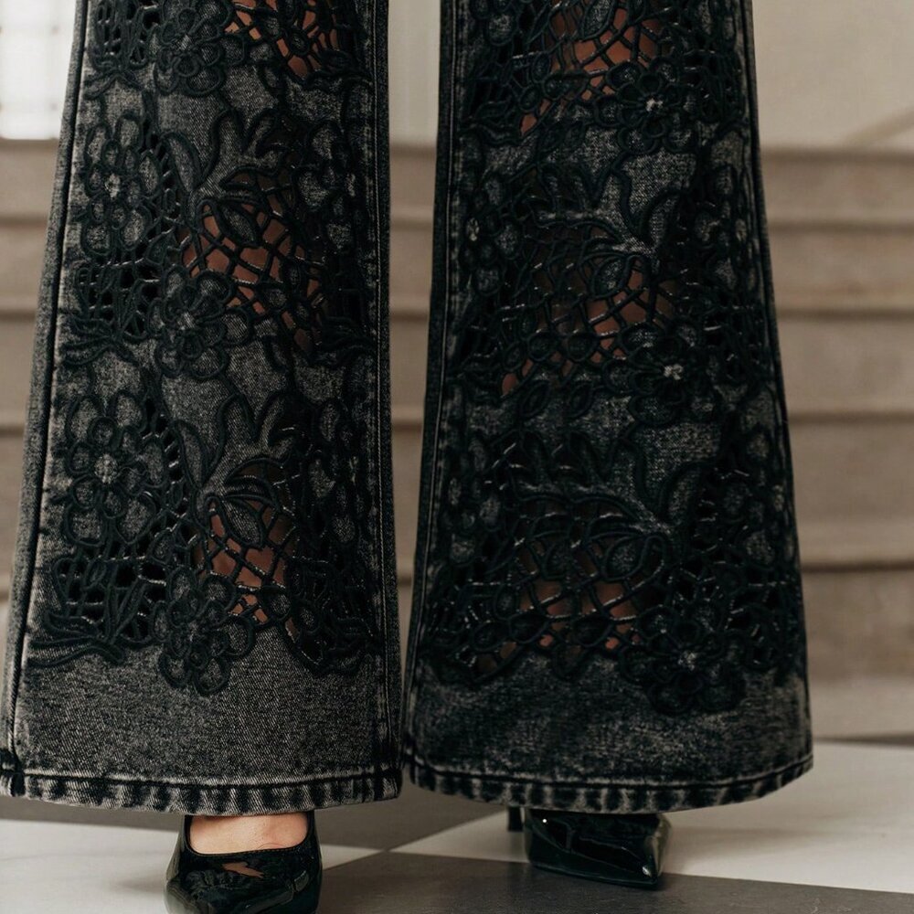 Black Elegant Women's High Waist Embroidered Loose Jeans - Picture 6 of 6